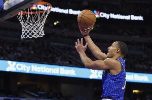 杀伤力十足！贝恩上半场出战16分钟8罚全中得到14分