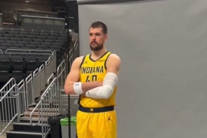 卡莱尔：祖巴茨本赛季会复出 伤情有好转但还没完全恢复