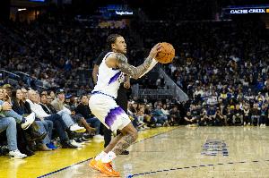 难救主！基昂特·乔治24中10拿到30分4板 三分11中5