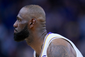 苏群：我认为詹姆斯今夏留湖人可能性很小 索性和库里&追梦大团圆