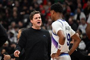 明摆！爵士最后5分钟仅2分 乔治2个离谱三不沾+4个暂停一个不用