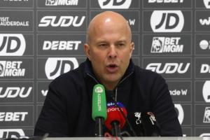 斯洛特：戈麦斯的折射球，我得看看他如何挡球，或者只是运气不好