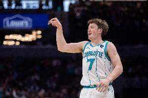 真的不一样了！黄蜂力克绿军豪取6连胜 为联盟现有最长纪录