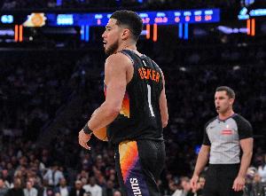 再找找状态！布克复出19中6拿到17分6助 三分9中4