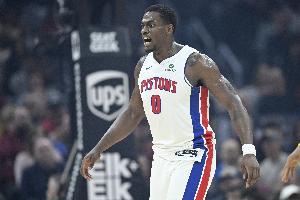 受困犯规！杜伦仅出战12分钟 7投3中拿到7分7板2助&5犯