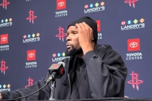 杜兰特：防守端沟通确实有提升空间 尤其是面对无球跑动多的球队