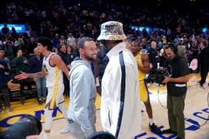 杨毅：詹姆斯最适合去勇士搞退役巡演 詹库合体 他也最喜欢三巨头