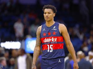 朱利安18分20板！吹杨：他每天都全力以赴 看到他打出来真的很棒