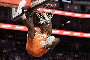 邓恩是否该入选一防？卢：这还用说吗？他去年就应该入选了