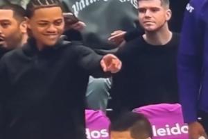 菜了兄弟！特雷·约翰逊一条龙空篮扣飞 被基昂特·乔治无情嘲笑