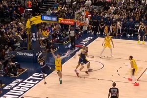 带刀侍卫！小哈达威内外开花连续拿分 帮助掘金占据场上主动