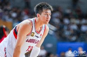 媒体人：突破中膝盖一软多为交叉韧带撕裂 盼郭艾伦只是虚惊一场