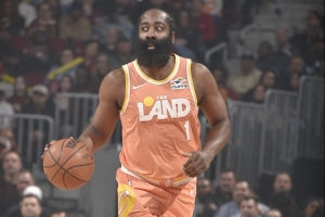 掀翻联盟第一！体坛记者：骑士关键时刻一大四小空间明显更好