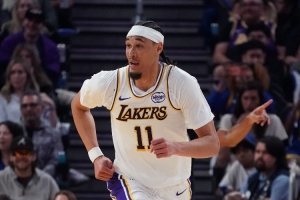 船记：要我说湖人就该让海斯首发 但这样又怕摧毁了艾顿的信心