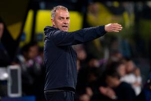 世体谈巴萨边后卫选择：马丁、埃里克·加西亚、阿劳霍在列