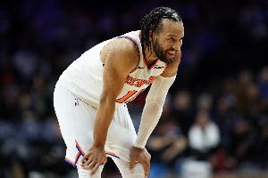 手感冰凉！布伦森半场8中1仅拿2分2篮板7助攻1抢断