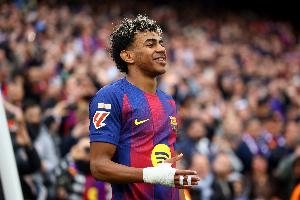 球迷票选巴萨2月最佳时刻：亚马尔战黄潜帽子戏法当选