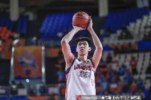 攻防俱佳！徐昕9中7超高效拿下17分10板1助1断4帽