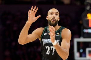 皮尔斯：戈贝尔不能一直被奥尼尔霸凌却不还手 必须想办法反抗