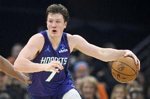 克神太稳了吧！4号秀克尼佩尔半场5中4&三分3中2拿到12分3板