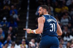 久违了！克莱射落个人本场第7记三分 帮助独行侠扳平比分