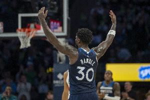 芬奇：兰德尔主动接受了挑战 打得很有侵略性展现了对抗强度