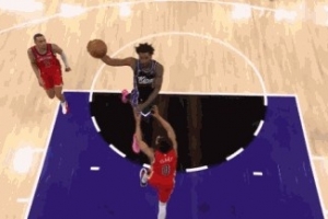 空中漫步！蒙克反击一条龙潇洒大回环上篮得分