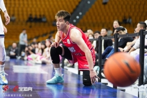 伤情报告：郭艾伦伤病位置为左膝前交叉韧带 将制定后续康复方案