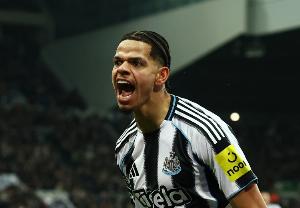 替补神兵！奥苏拉16场英超267分钟进2球，为对阵曼联、利物浦打进