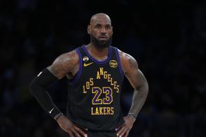 末节翻盘的关键？詹姆斯：我们打出了高水准的防守 第四节7次封盖