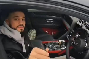 邮报：对于训练基地外倒卖签名者，曼联球员越来越感到不满