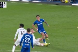 外网剪辑赫伊森对阵赫塔费失误集锦：多次简单传球失误＋身后放铲