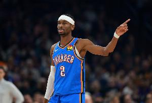 近在眼前！亚历山大连续124场得分20+ 差两场平NBA历史纪录！