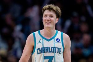 还有19场没打~克尼佩尔26次单场20+&65%+TS 平乔丹保持的历史纪录