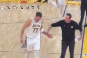 冲突解析！雷迪克to东契奇：你啥毛病？你推开我手？TM坐下吧