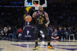 詹姆斯：转身后仰是我的招牌投篮动作之一 我在生涯中一直打磨它