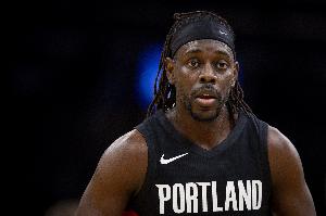 霍勒迪本场以90%真实命中率砍下35+10助 开拓者队史最高效