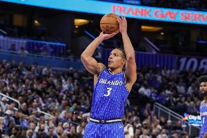 非常高效！贝恩出战33分钟10中7 三分5中3砍25分 罚球8罚全中