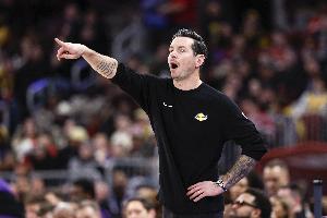 湖人自26年以来17胜13负 联盟第10 进攻效率第6防守效率第16