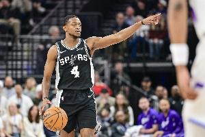 米奇：福克斯末节完全接管了比赛 他在这方面简直是怪兽级的表现