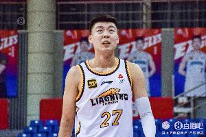 俞泽辰预赛100分！杨鸣：没想到 他应去三分大赛 比赛没见他扣过