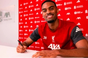 赫拉芬贝赫：很容易做出续约决定，未来希望给球迷带来更多奖杯