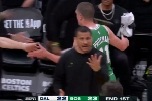 晚了一点点！加尔扎三分不中 普理查德补篮无效超时在先