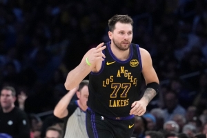 无敌！东契奇三节25中14砍44分9板5助3断1帽 三分14中7&首节22分