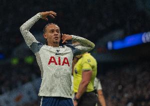 西蒙斯：格雷会成为非常优秀的中场，一个赛季我会穿4、50双球鞋