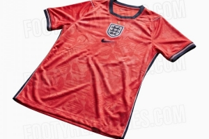 英格兰2026世界杯客场球衣谍照：红色为底，搭配白色和海军蓝
