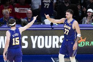 东契奇本赛季7场40+5+5+5三分联盟断档第一 里夫斯&库里2场第二