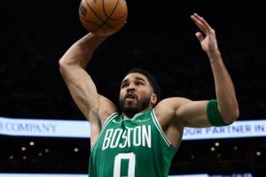 大伤298天复出！塔图姆连打6铁后顶级调整 全场砍15分12板7助！