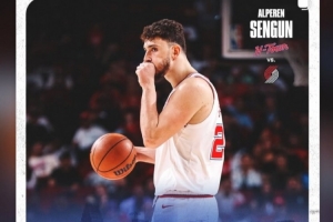 砍28分6板但最后遭雪藏！申京INS转发自己的数据海报