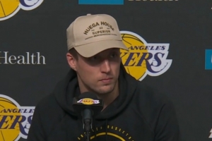 肯纳德谈融入球队：我们球转移得很好 有机会我就投&没机会就分球